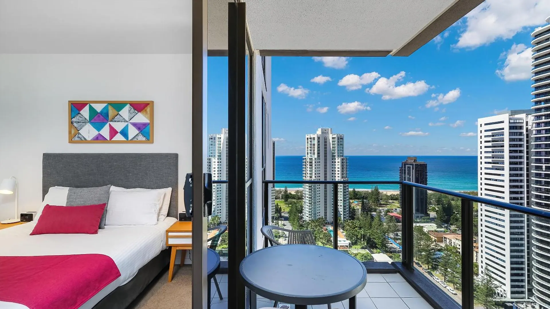 Broadbeach Oceanview Level 26 With Carpark - 4 Mins Walk To The Apartment Gold Coast