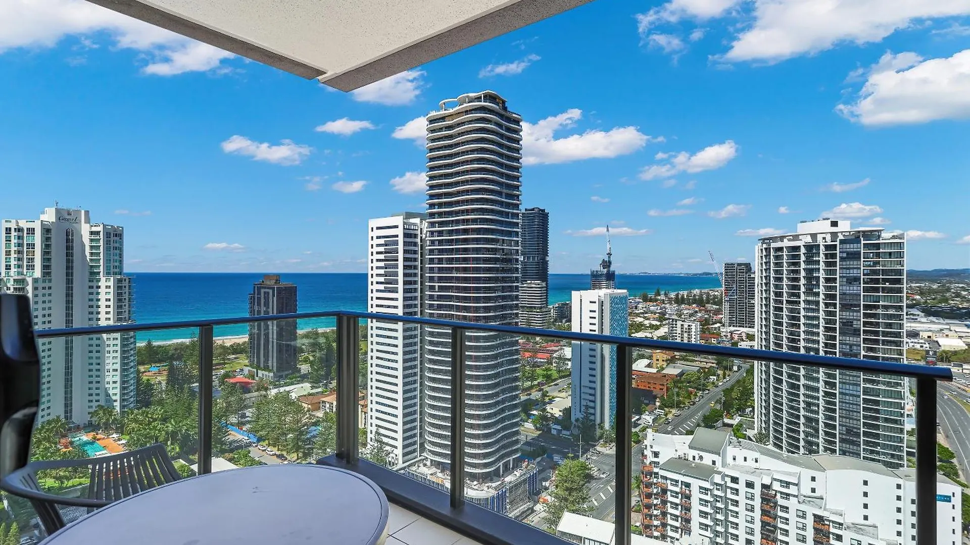 Broadbeach Oceanview Level 26 With Carpark - 4 Mins Walk To The Gold Coast