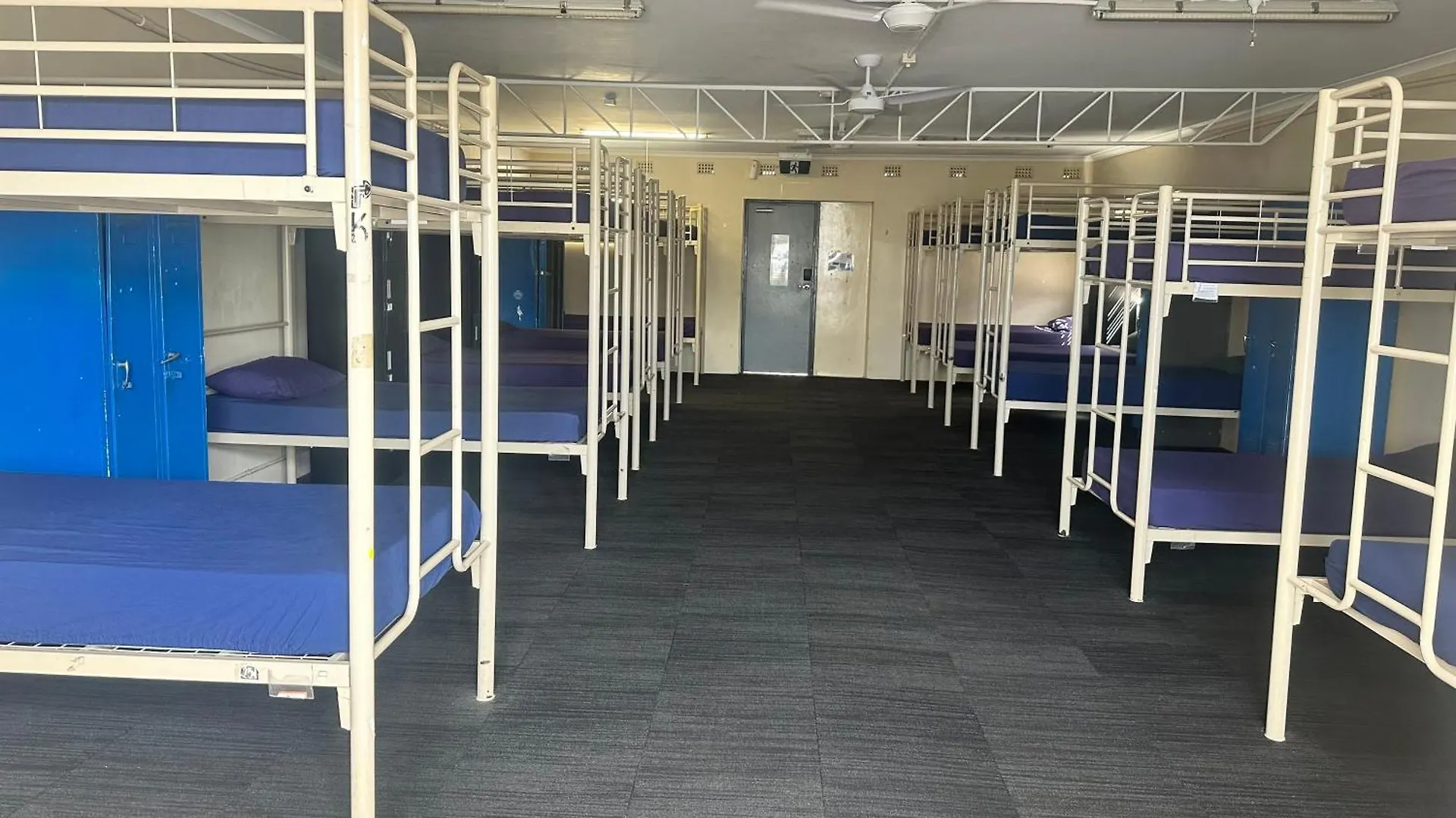 Backpackers In Paradise 18-35 Hostel *
