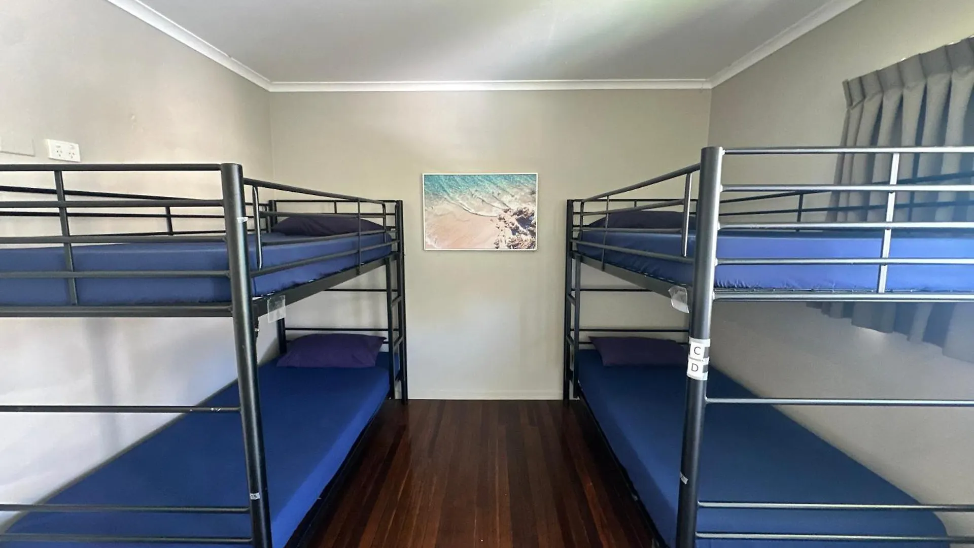 Hostel Backpackers In Paradise 18-35 *