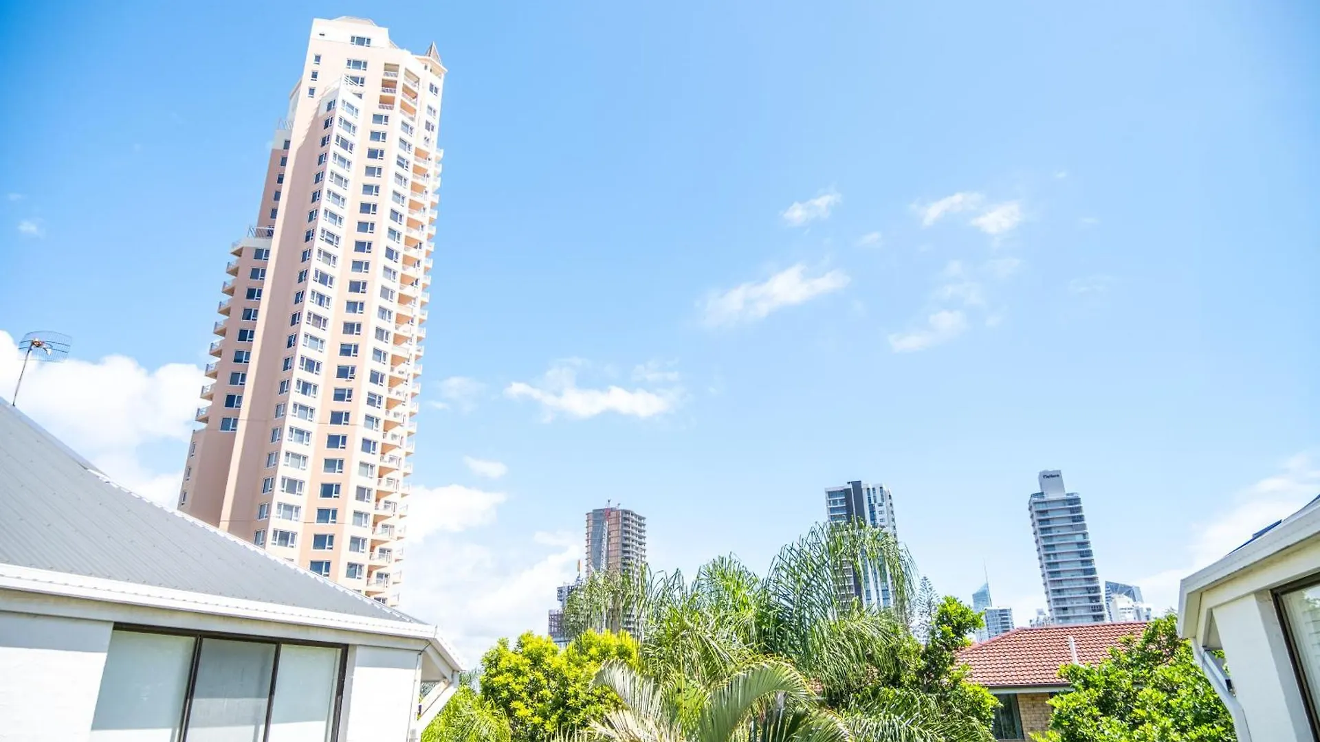 Sunbury Broadbeach Apartment