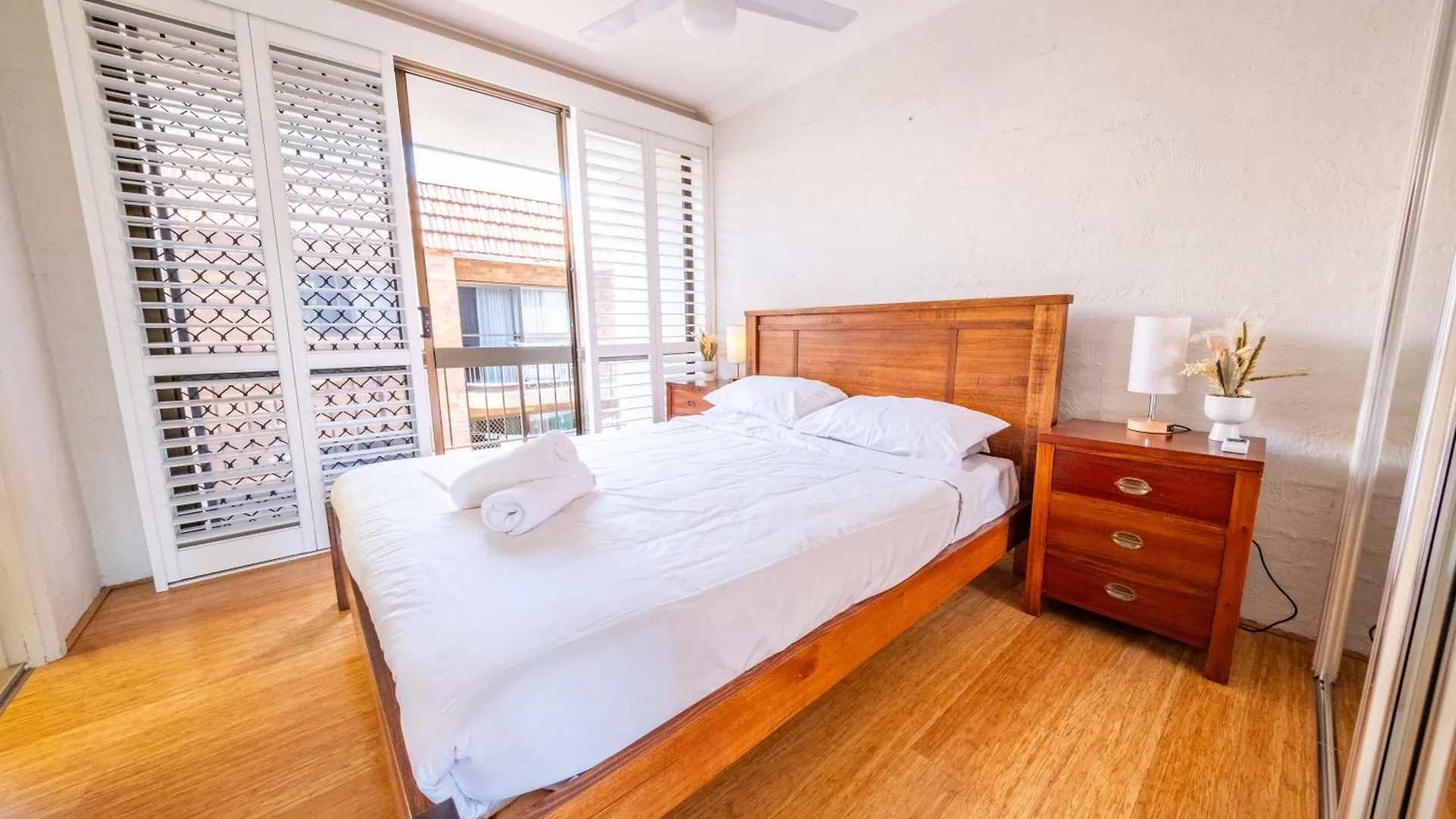 Sunbury Broadbeach * Gold Coast