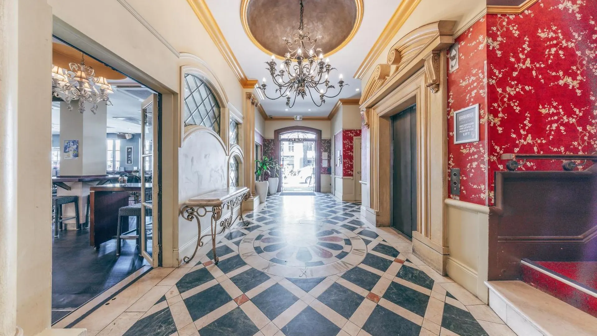 Hostel Maze Backpackers - *