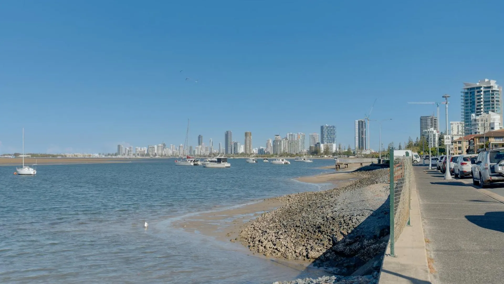 2b Broadwater Views In Labrador * Gold Coast