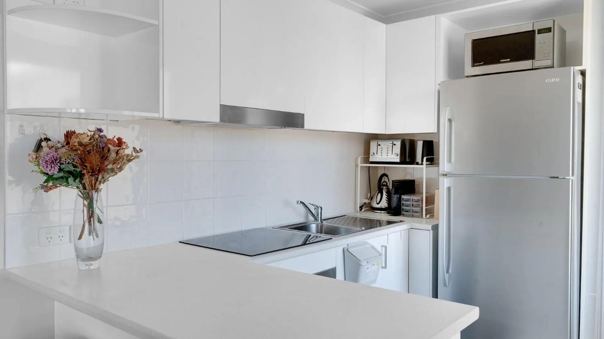 2b Broadwater Views In Labrador Apartment