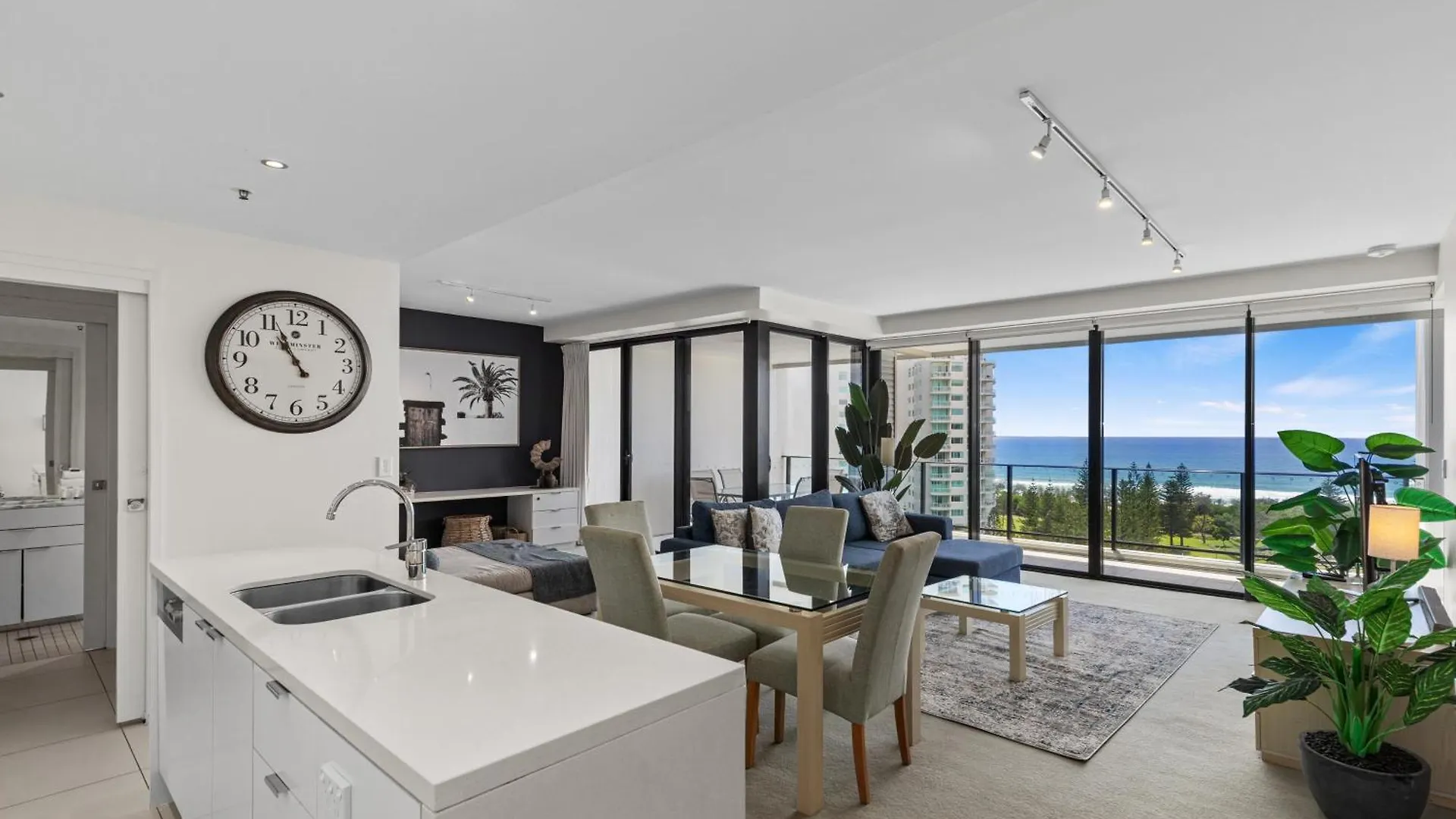 Rezort Ultra Broadbeach 4*