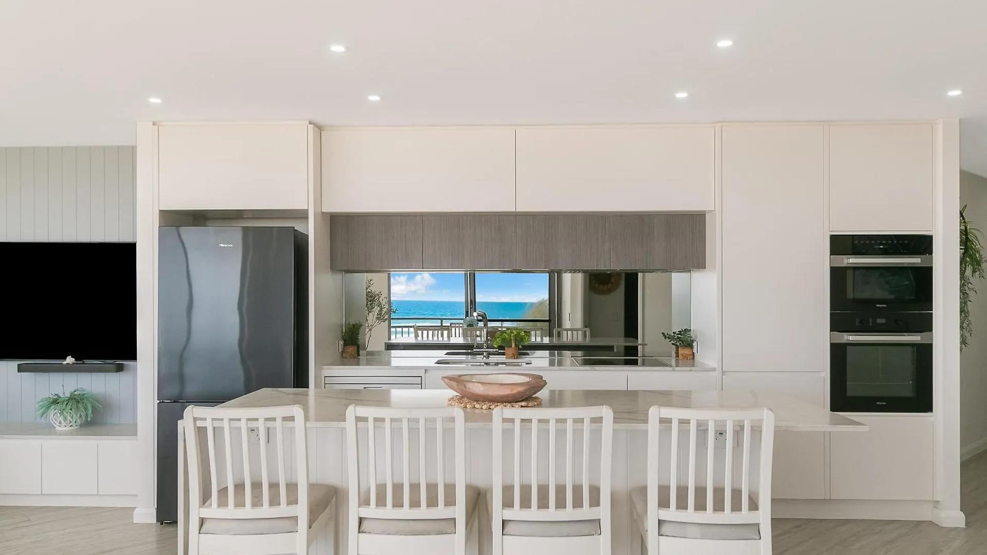 Oceanside - Absolute Beachfront Aparthotel Gold Coast