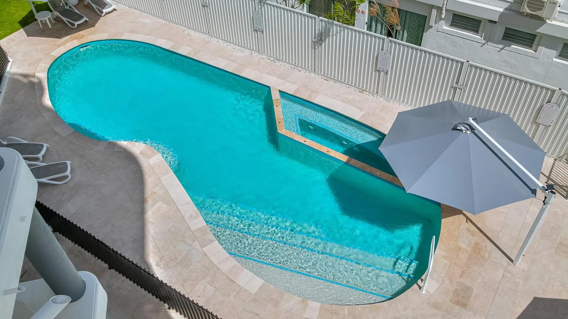 Aparthotel Oceanside - Absolute Beachfront Gold Coast