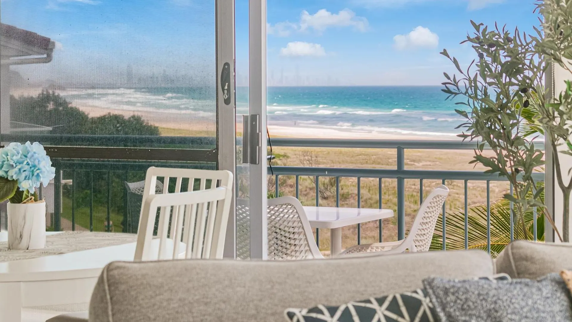 Oceanside - Absolute Beachfront 4*