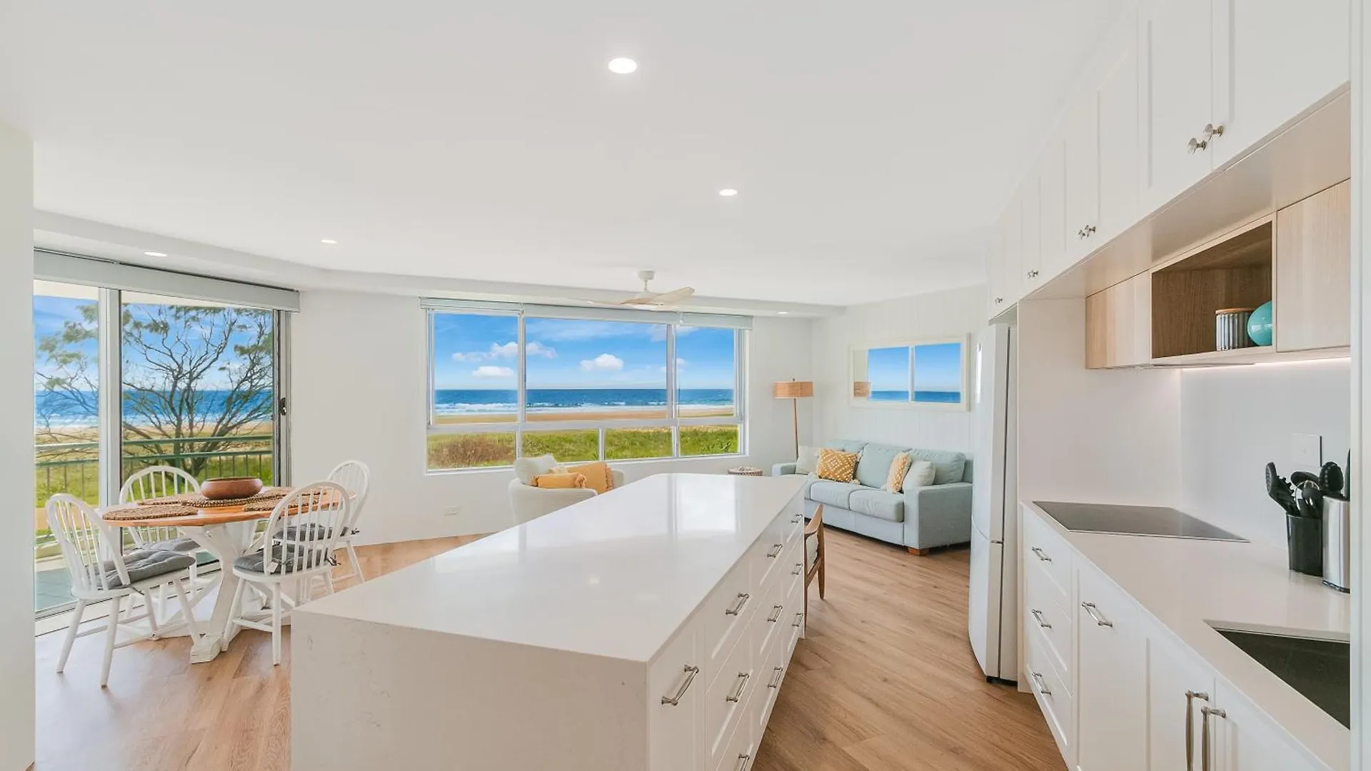 Oceanside - Absolute Beachfront 4* Gold Coast