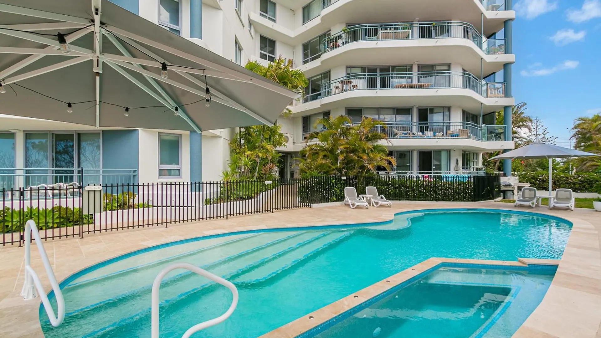 Aparthotel Oceanside - Absolute Beachfront
