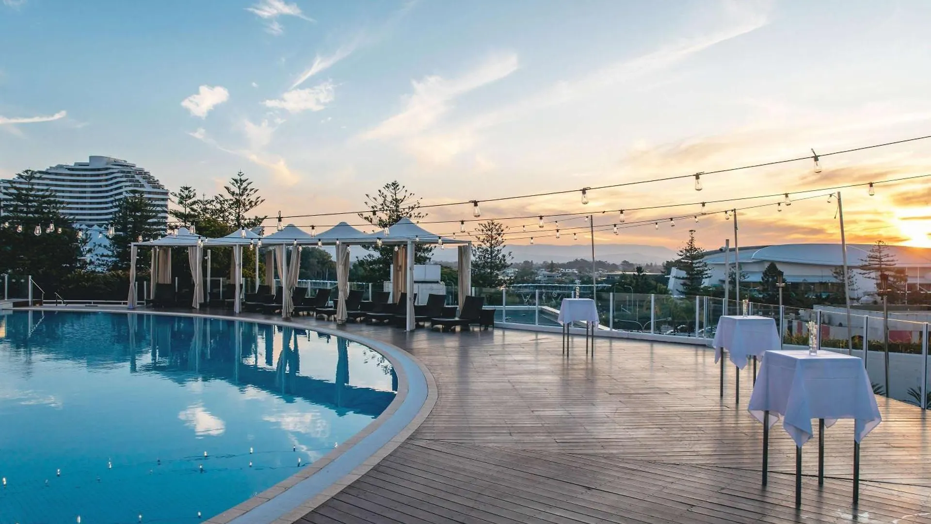 Sofitel Broadbeach 5*