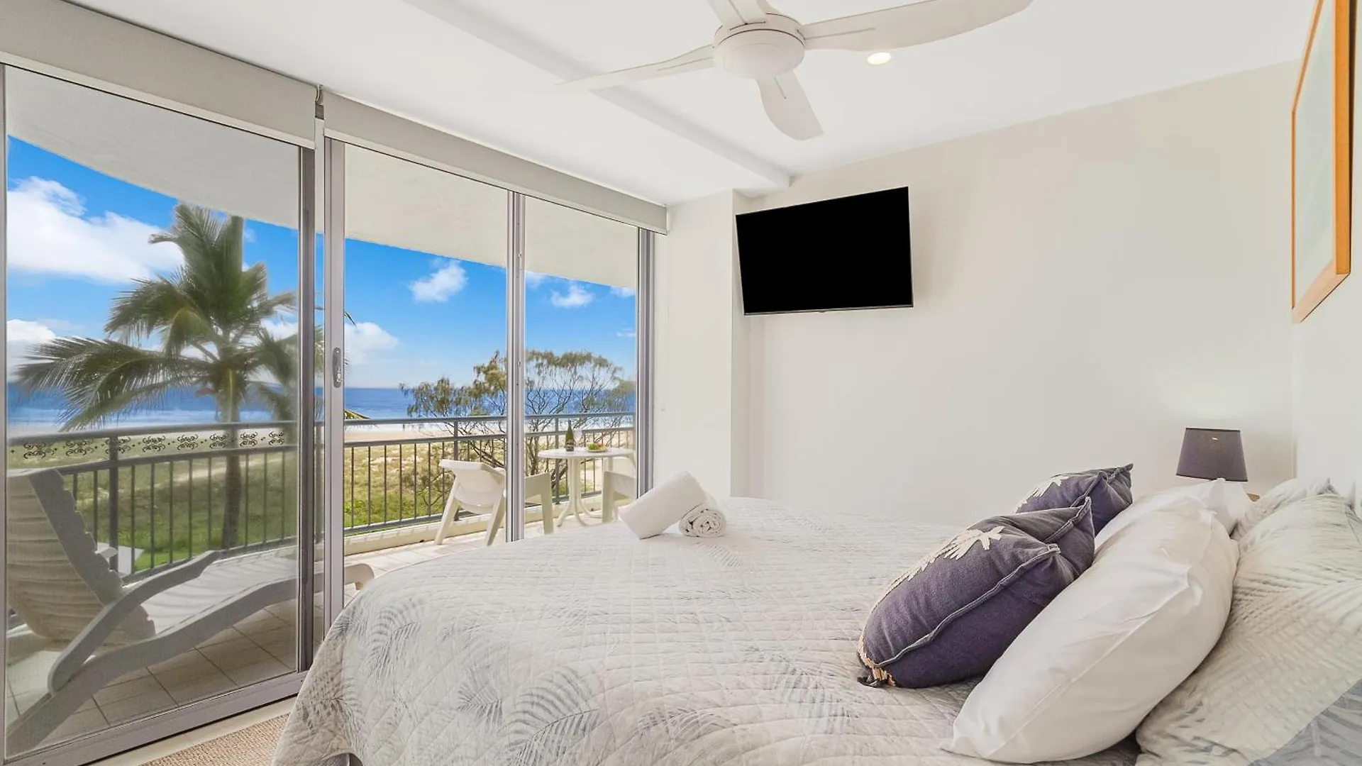 Aparthotel Oceanside - Absolute Beachfront 4*