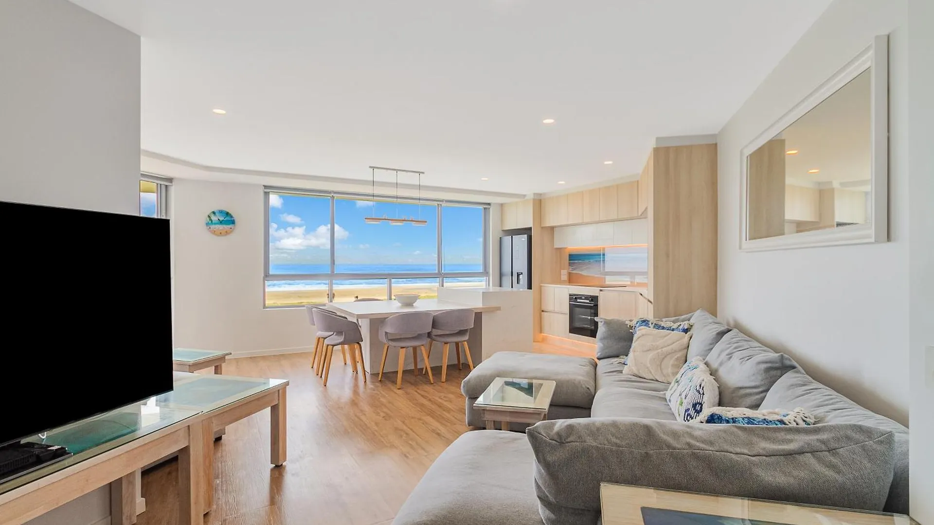 Oceanside - Absolute Beachfront 4* Gold Coast