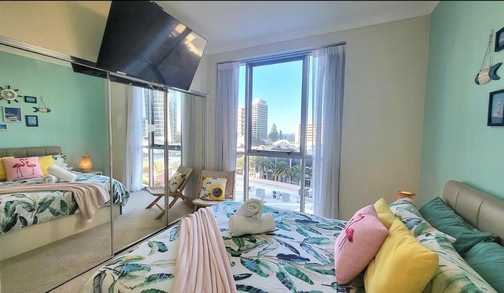 Chevron Renaissance - Floor - Self Contained & Privately Managed Appartement