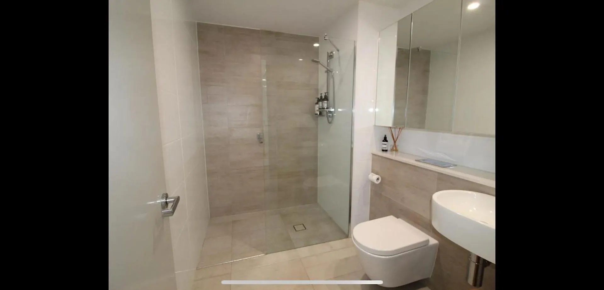 Daire Cozy 1-bedroom Unit In The Heart Of The Gold Coast