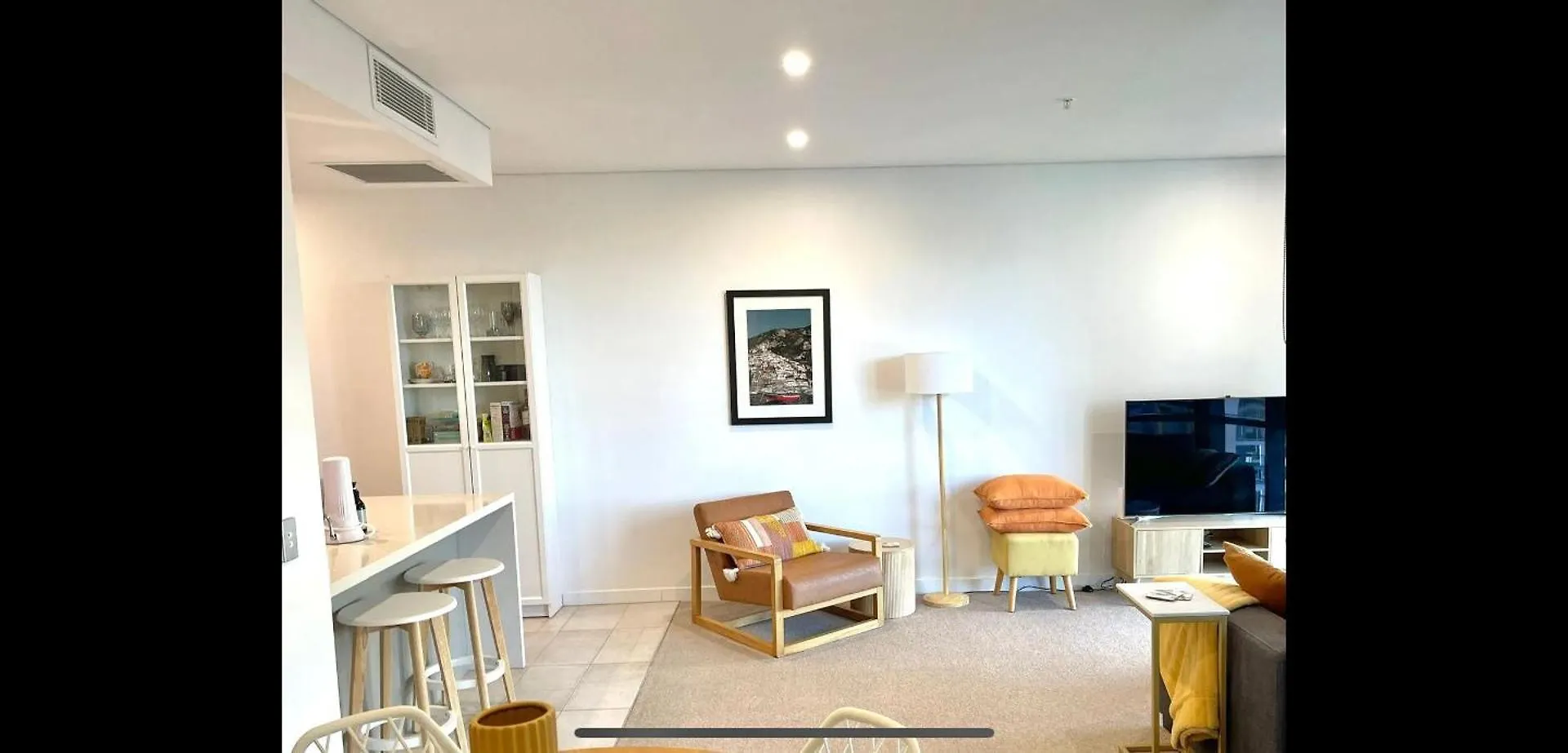 Cozy 1-bedroom Unit In The Heart Of The *