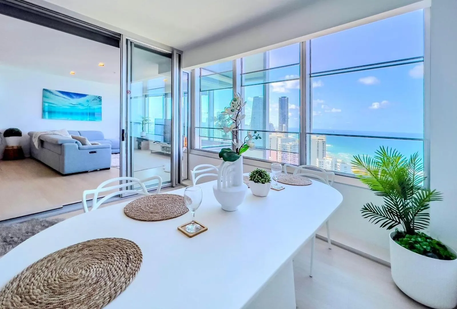 Iconic Q1 Level 35! Apartman