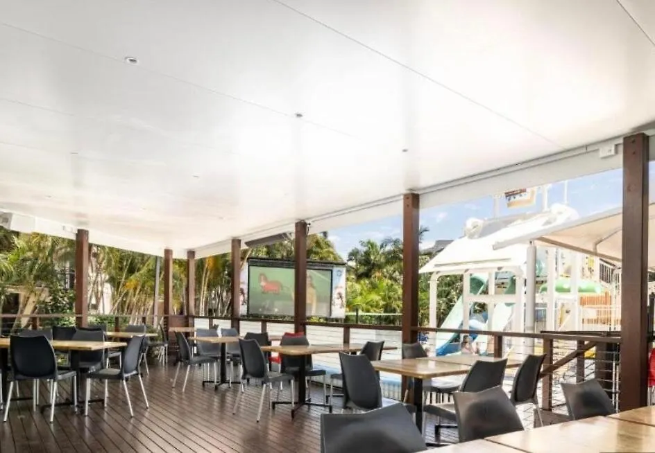 Apartment Ultimate Getaway Pools, Waterslides And Steps From The *