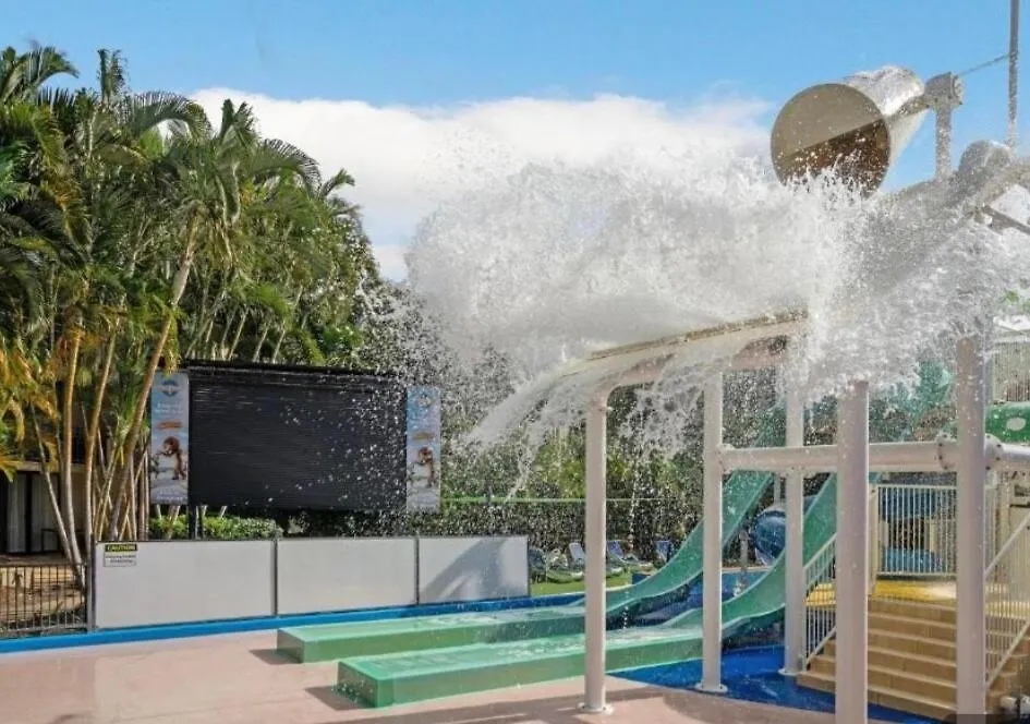 Apartment Ultimate Getaway Pools, Waterslides And Steps From The *
