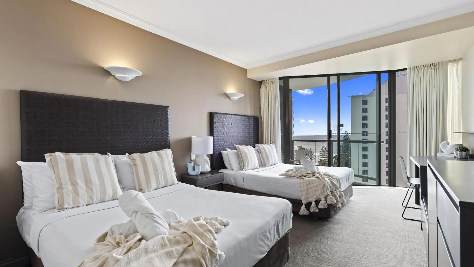 Interconnecting 2 Bedroom Unit At Legends — Q Apartament