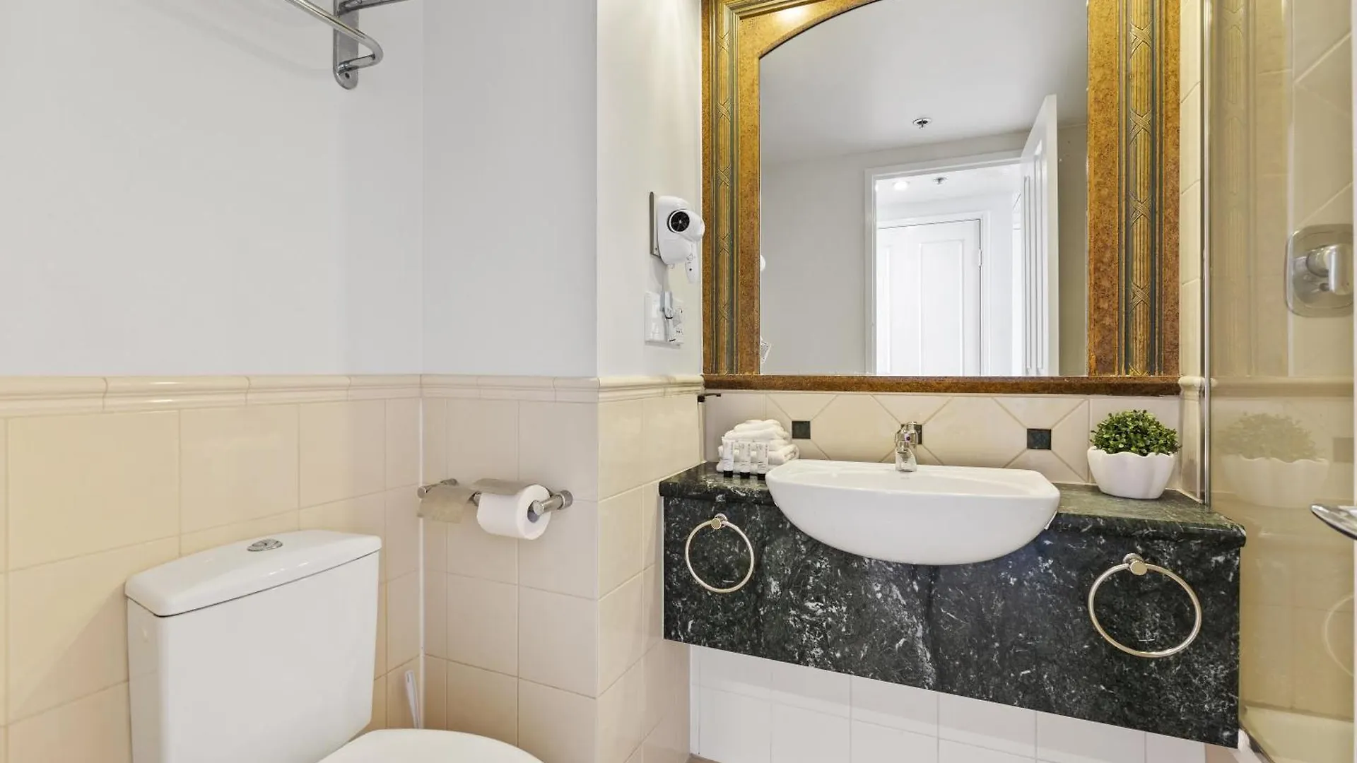 Interconnecting 2 Bedroom Unit At Legends — Q Apartament Gold Coast