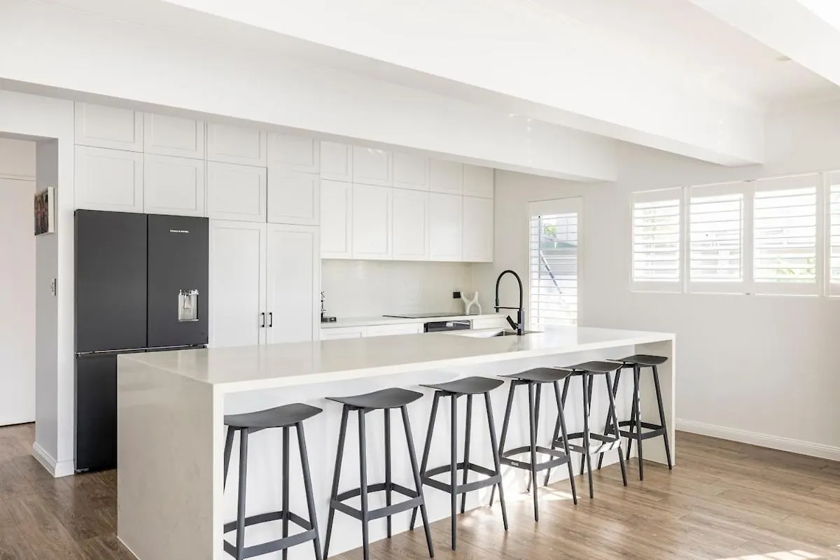 Chic Coastal Waterside Stunner! Holiday home