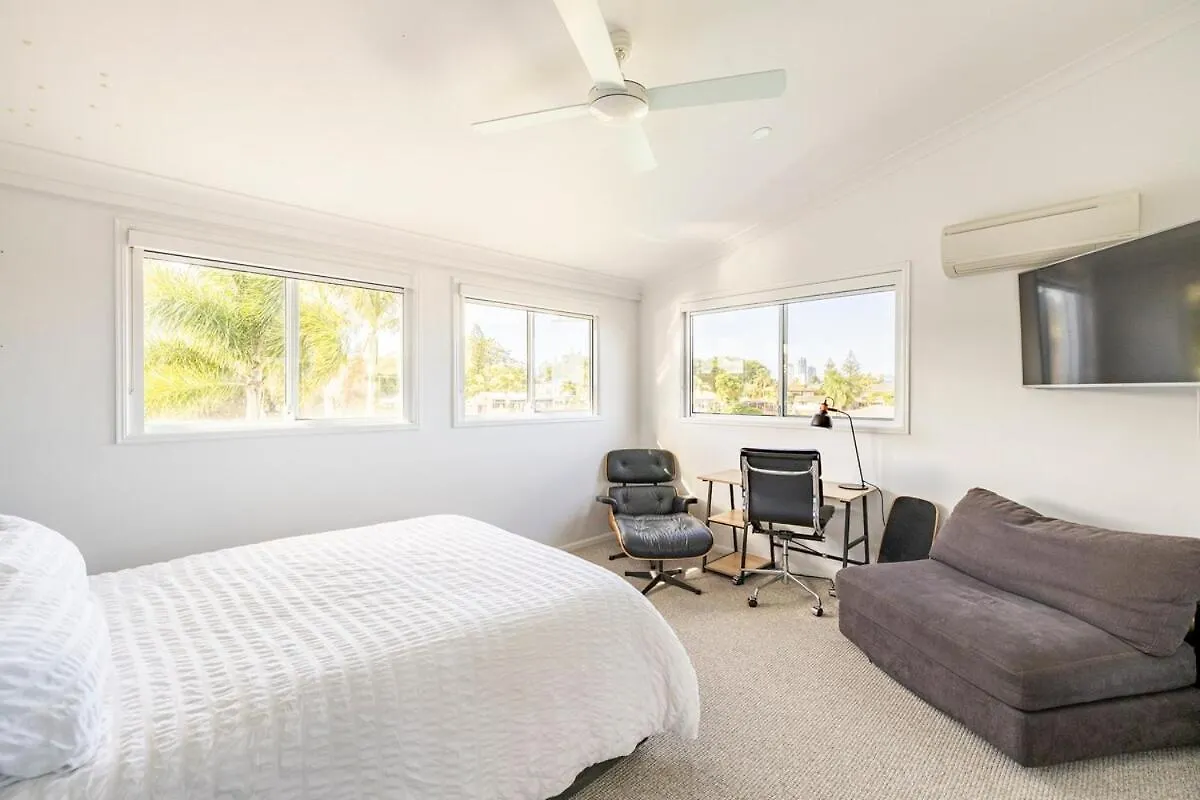 Chic Coastal Waterside Stunner! Holiday home
