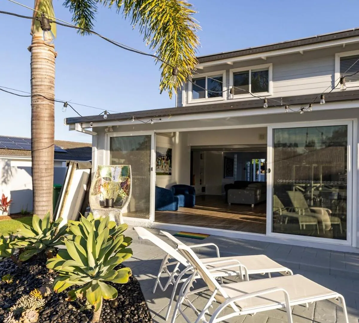 Holiday home Chic Coastal Waterside Stunner! Gold Coast