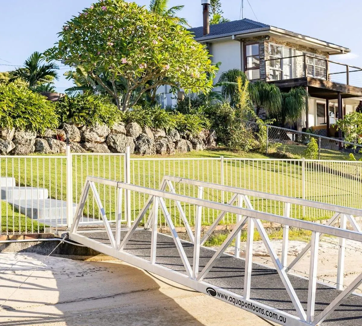 Holiday home Chic Coastal Waterside Stunner! Gold Coast