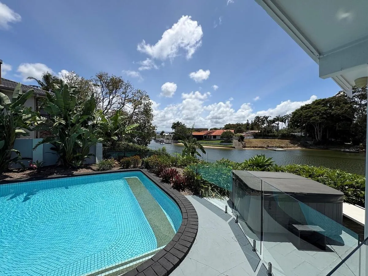 Chic Coastal Waterside Stunner! *