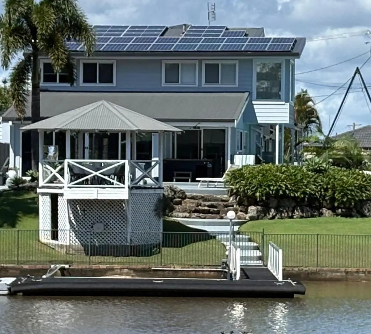 Chic Coastal Waterside Stunner! Gold Coast