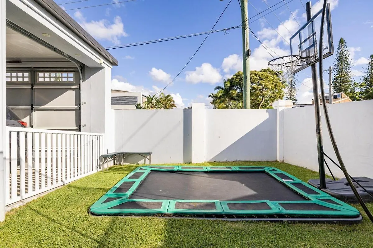 Holiday home Chic Coastal Waterside Stunner! Gold Coast