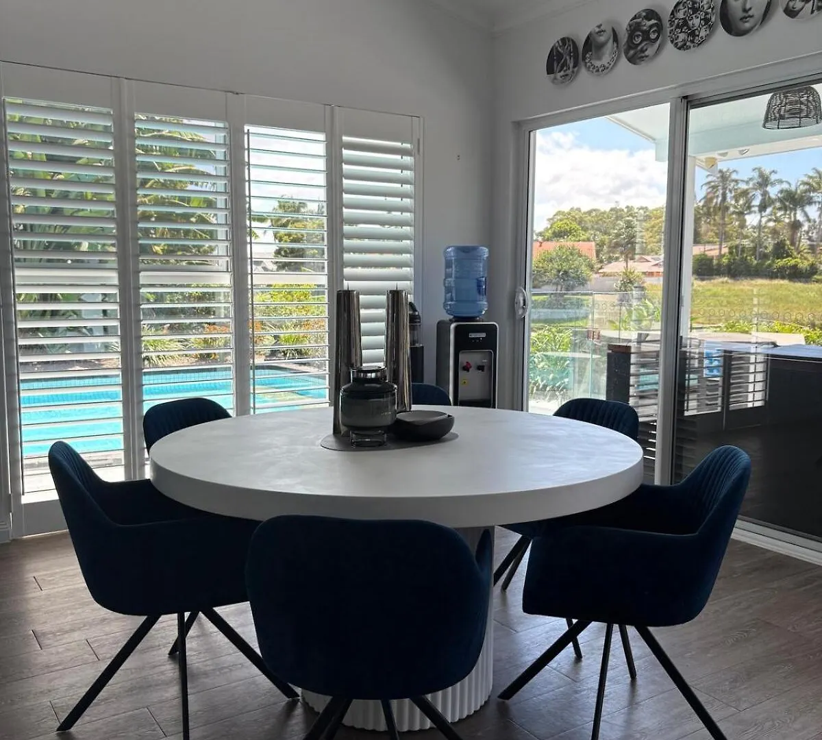 Chic Coastal Waterside Stunner! * Gold Coast