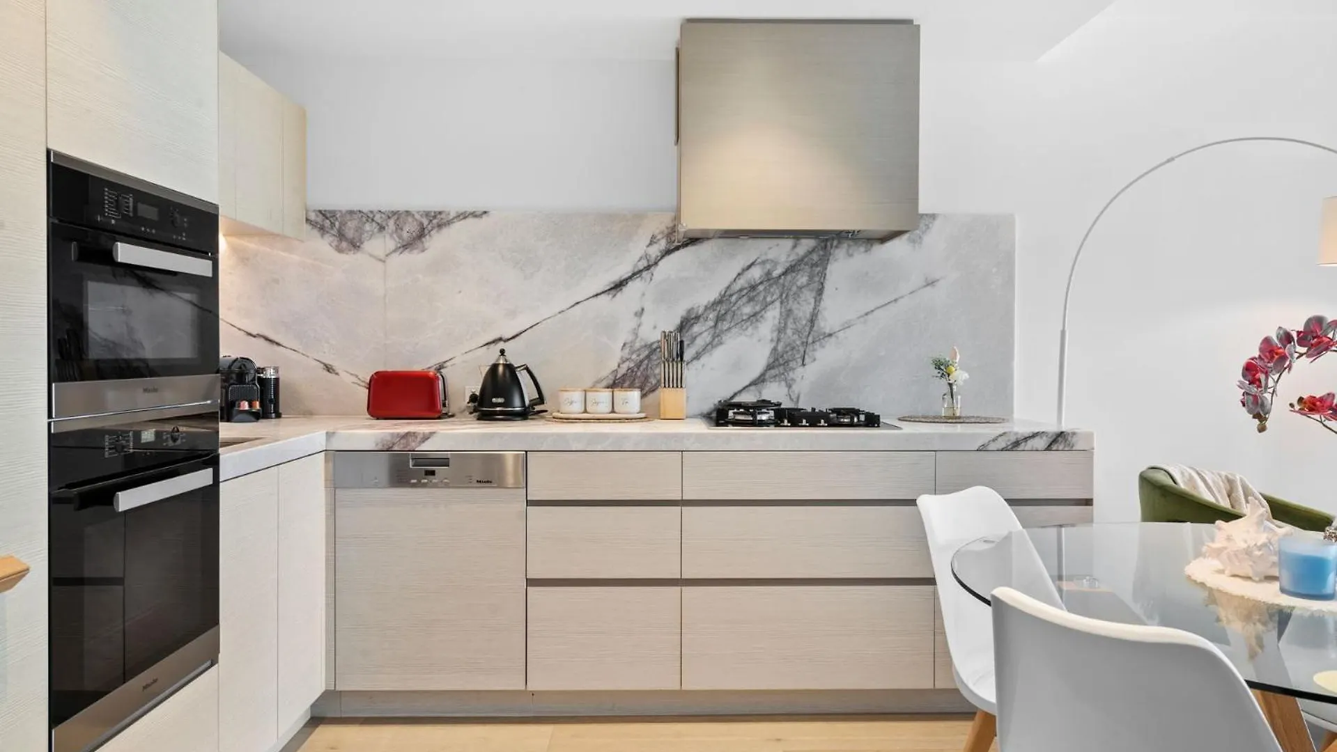 Luxury One Bedroom Apartment