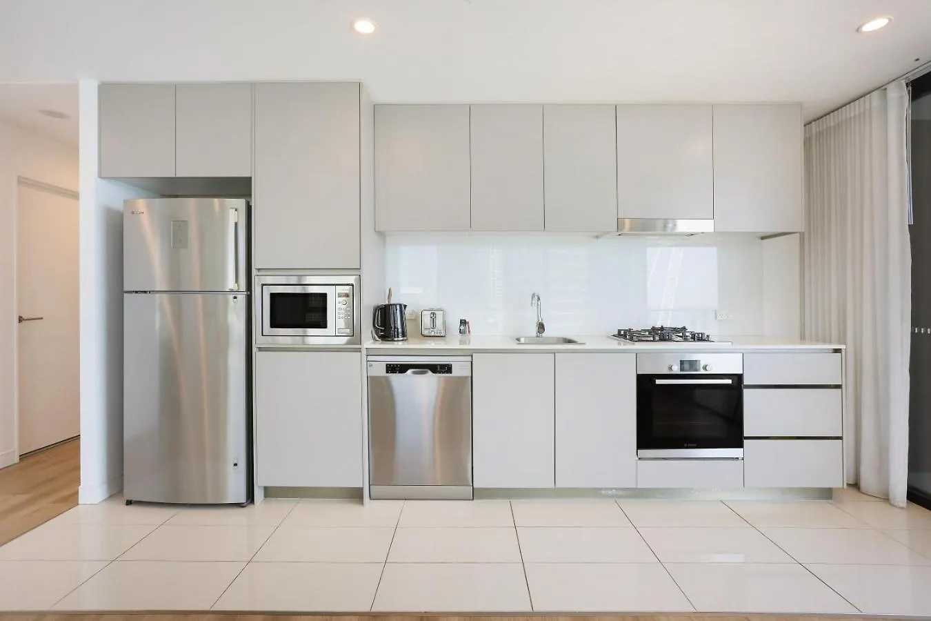 Rhapsody Surfers Paradise Beachfront Sleeps 6 - Optimise Apartment Gold Coast