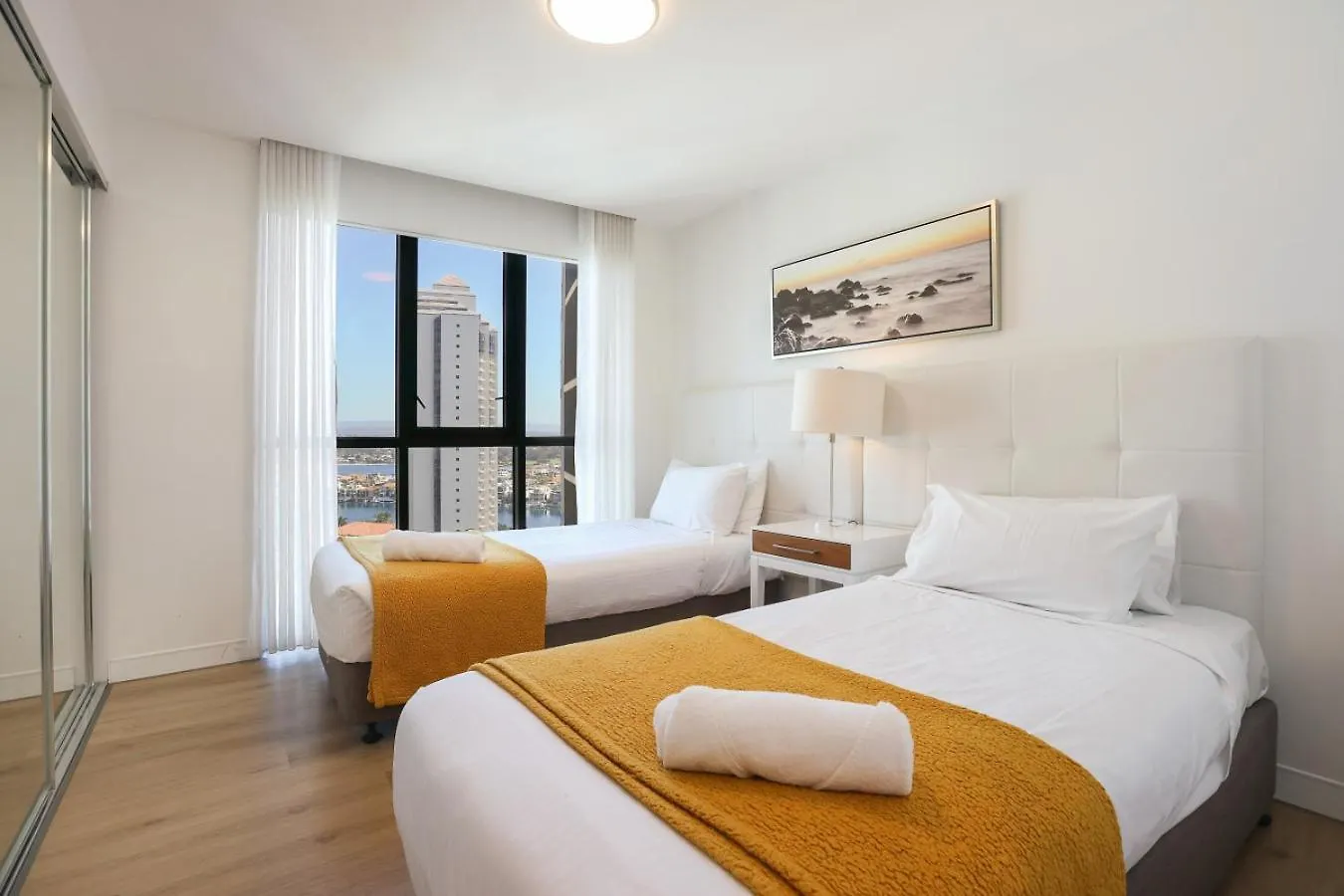 Rhapsody Surfers Paradise Beachfront Sleeps 6 - Optimise Apartment