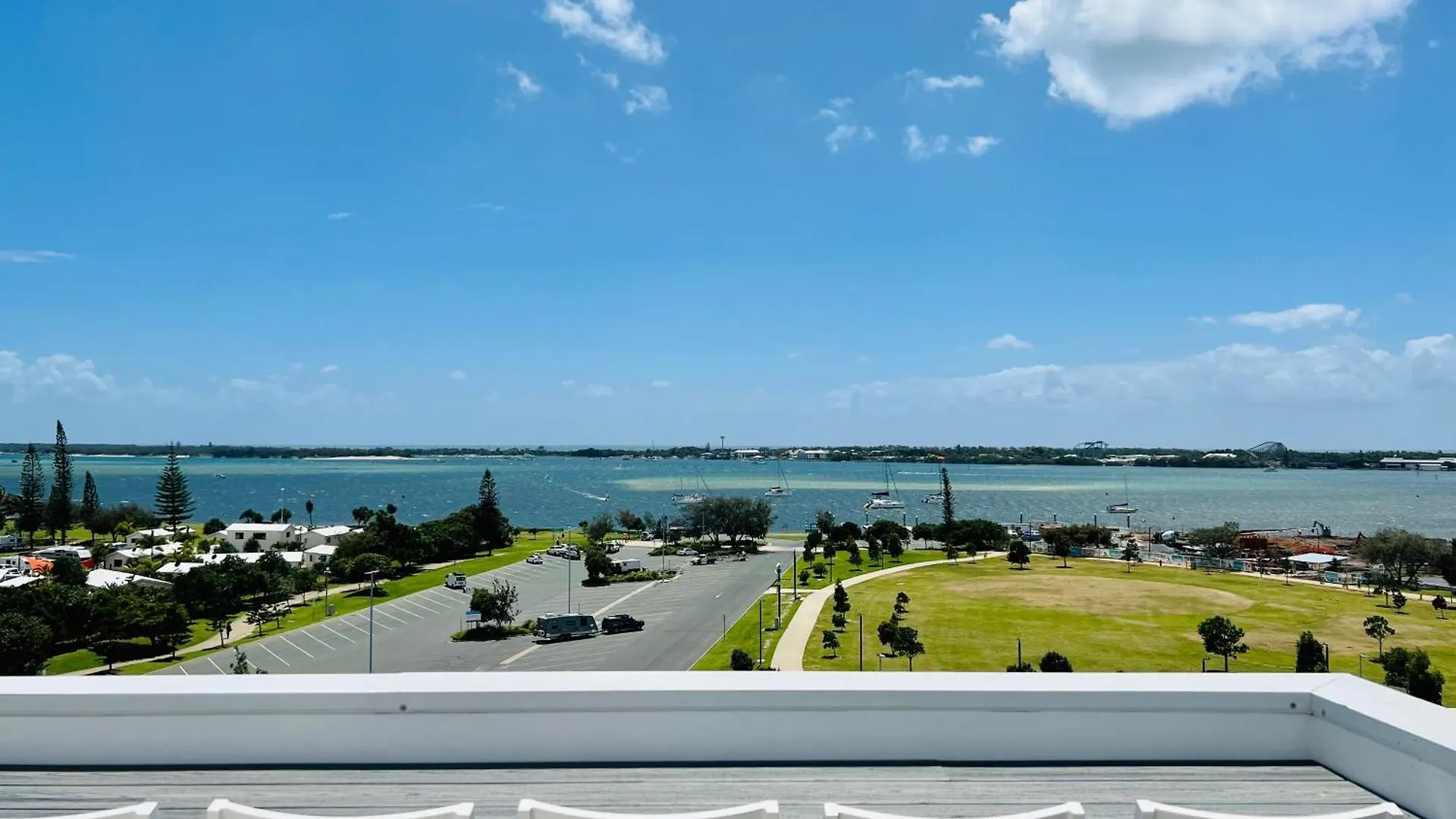 Broadwater Parklands Paradise-one & Two Bedroom Gold Coast