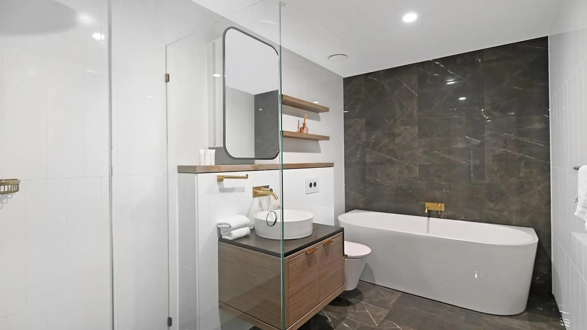 Serain Residences On 88 Esplanade Surfers Paradise Apartment