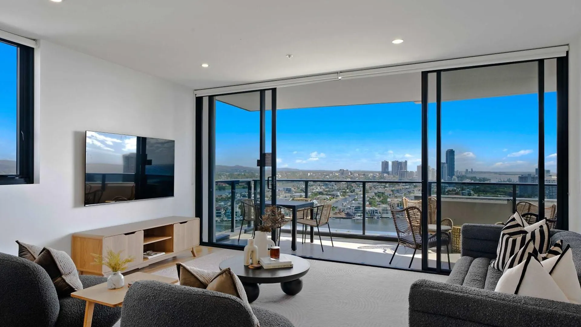 Panorama Paradise By Khove Apartment