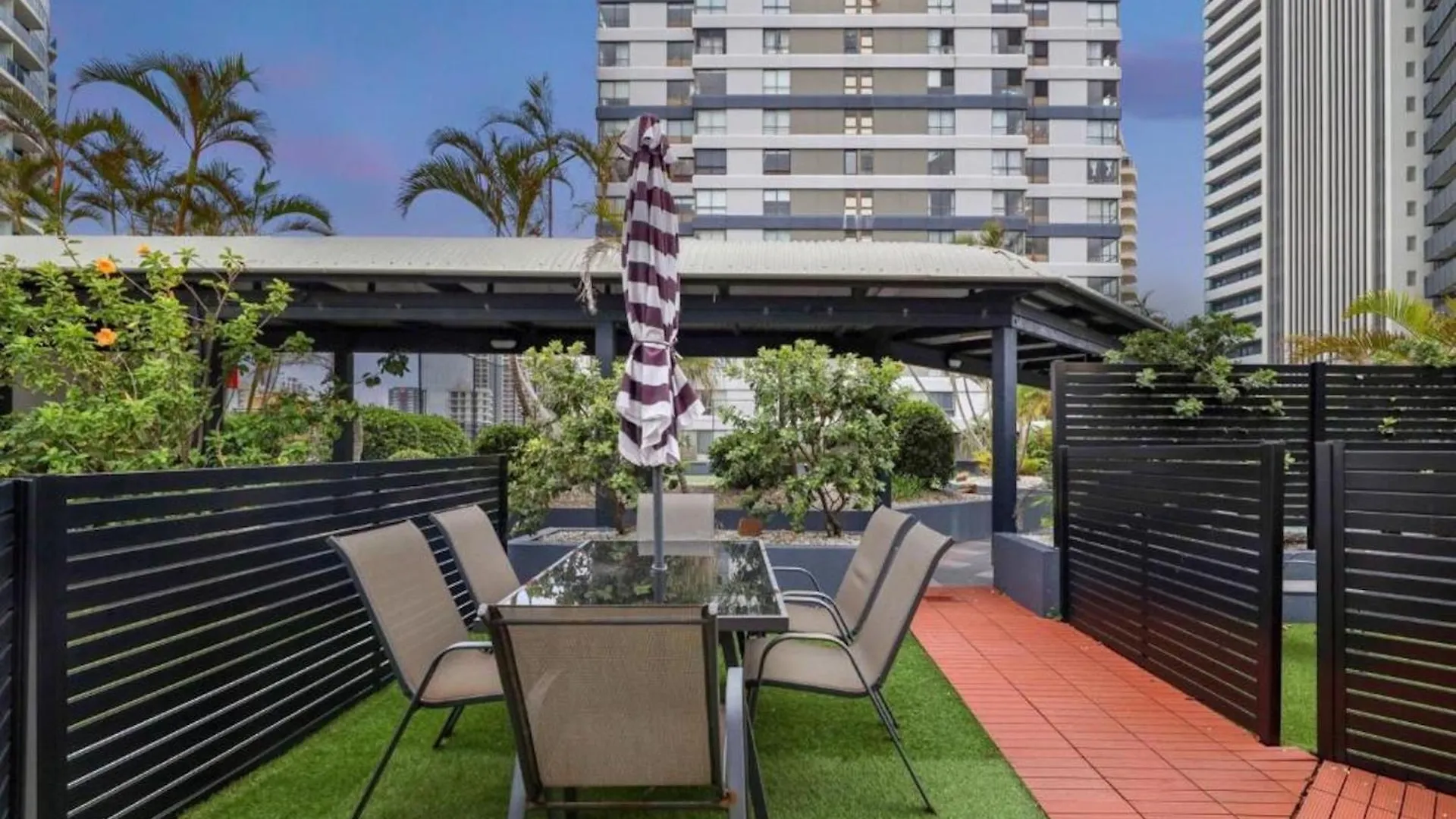 The Surfers Paradise - Dual Key