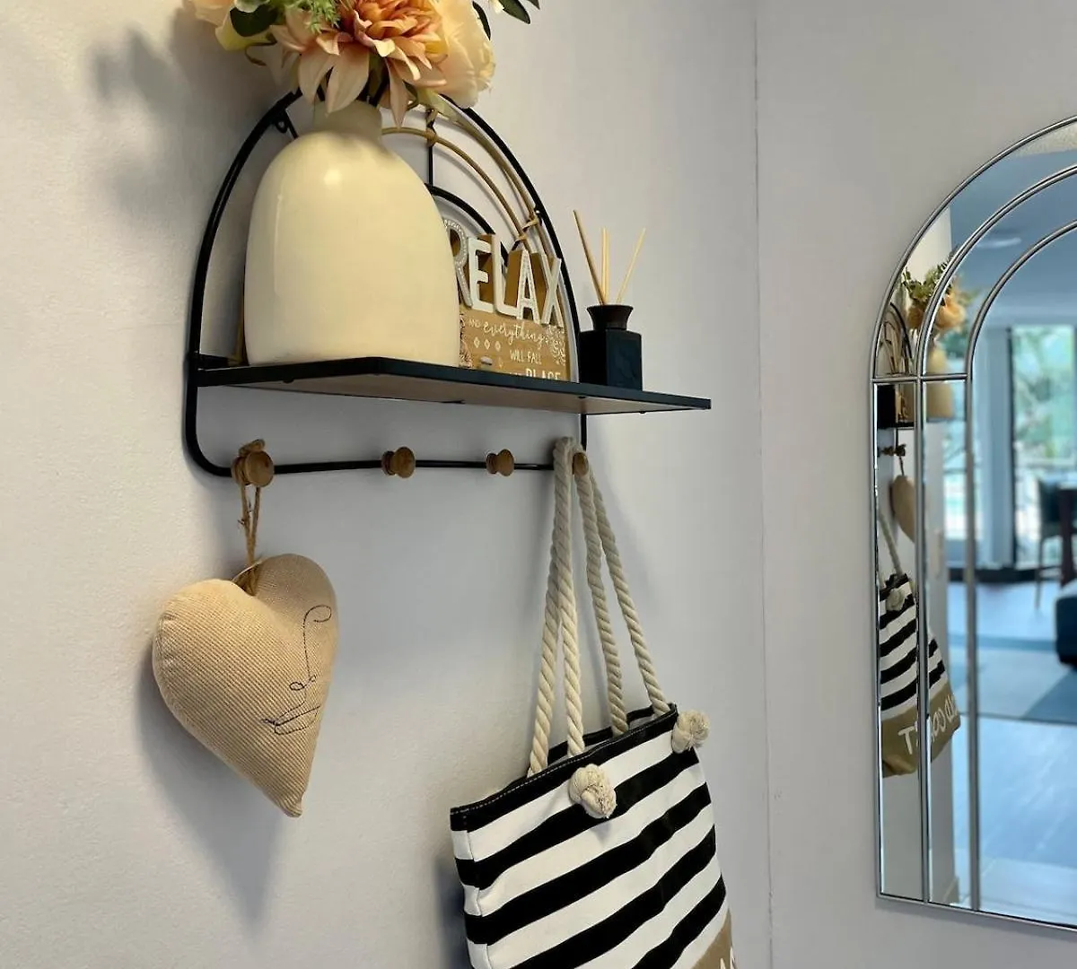 Beachfront Hideaway - Serenity By The Sea * Gold Coast
