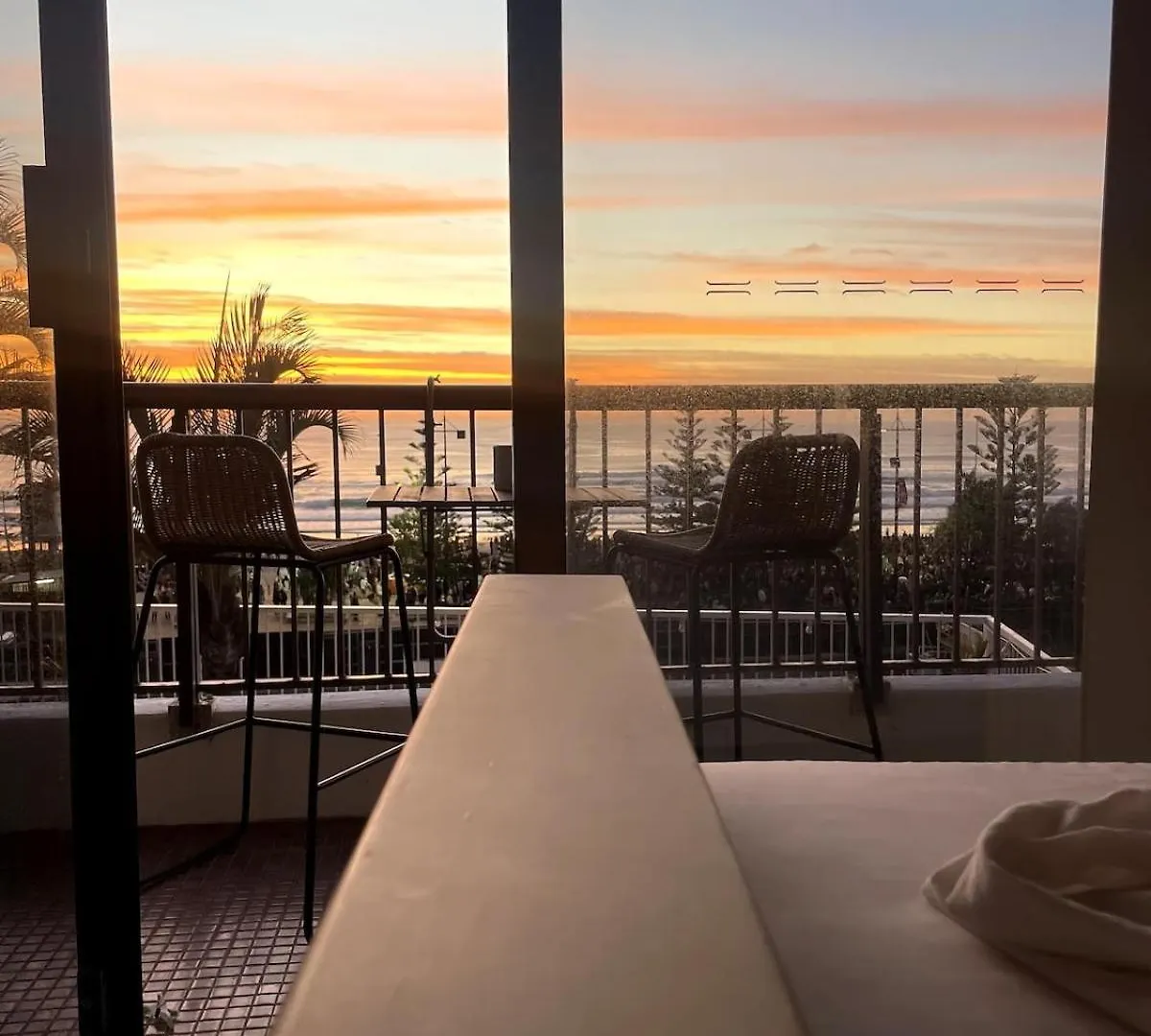 Beachfront Hideaway - Serenity By The Sea * Gold Coast