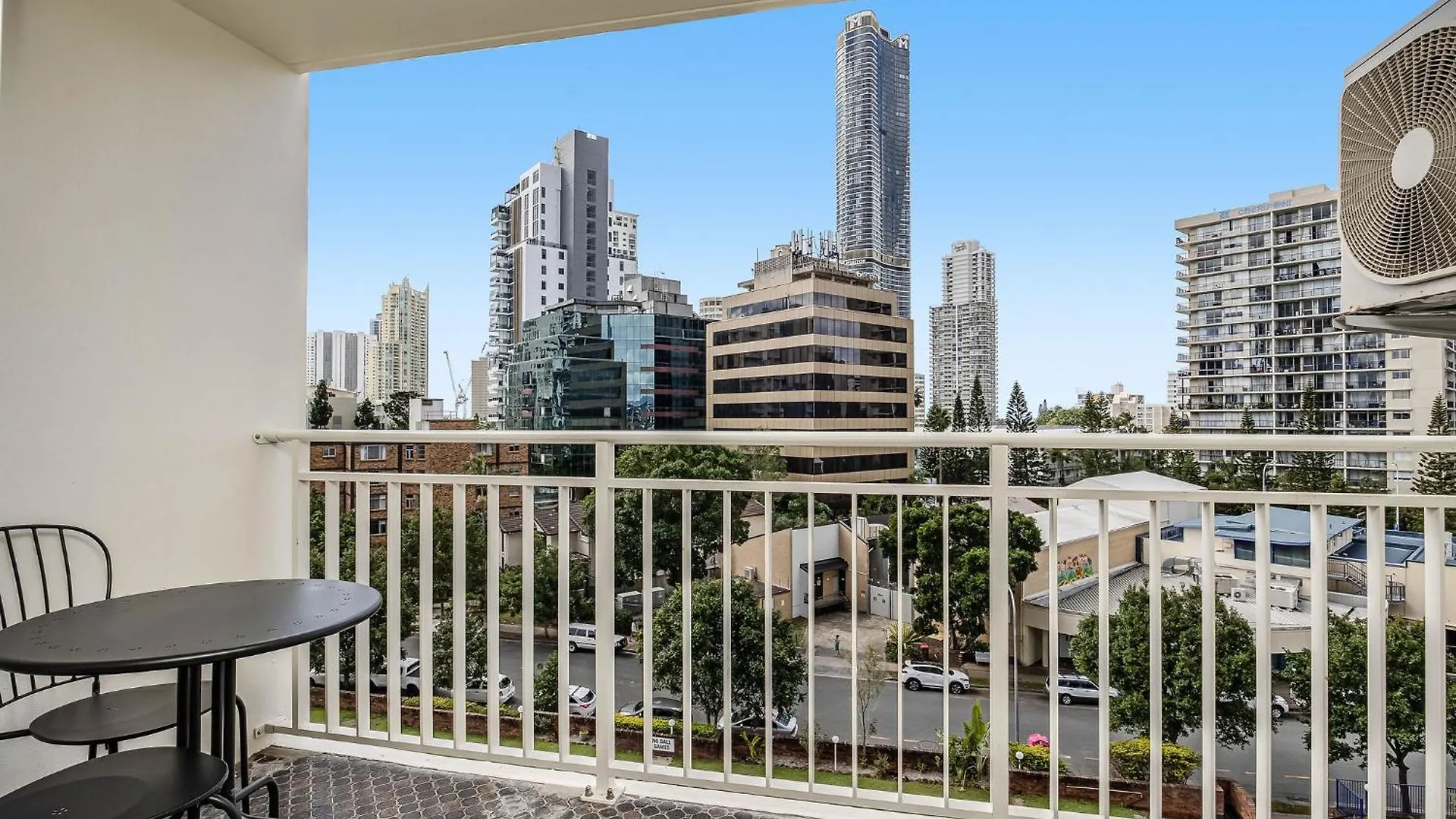 Condor Ocean View Surfers Paradise Apartahotel