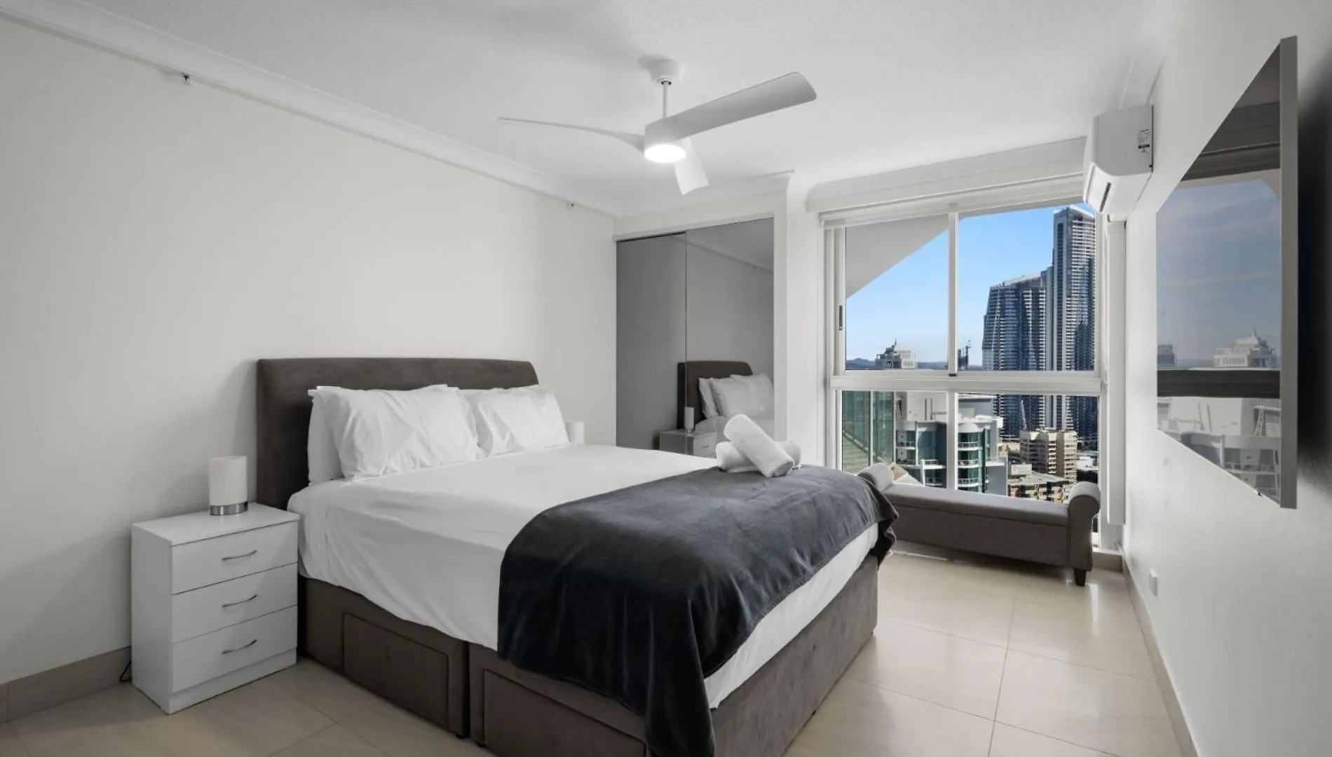 Peninsula Surfers Paradise - Hosted By Coastal Letting *
