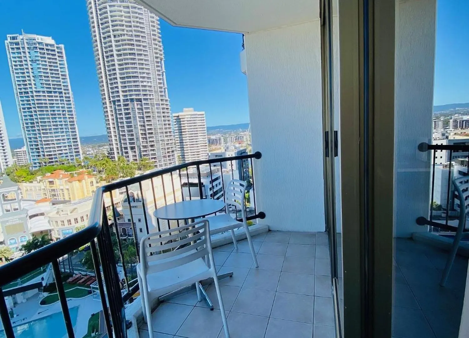 Sea View Heart Of Surfers Paradise 4*