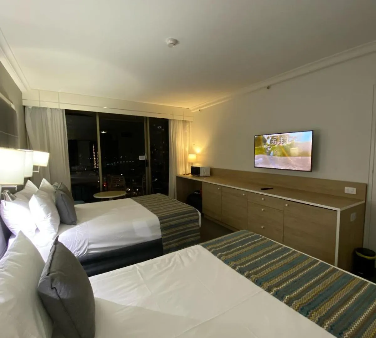 Sea View Heart Of Surfers Paradise מלון