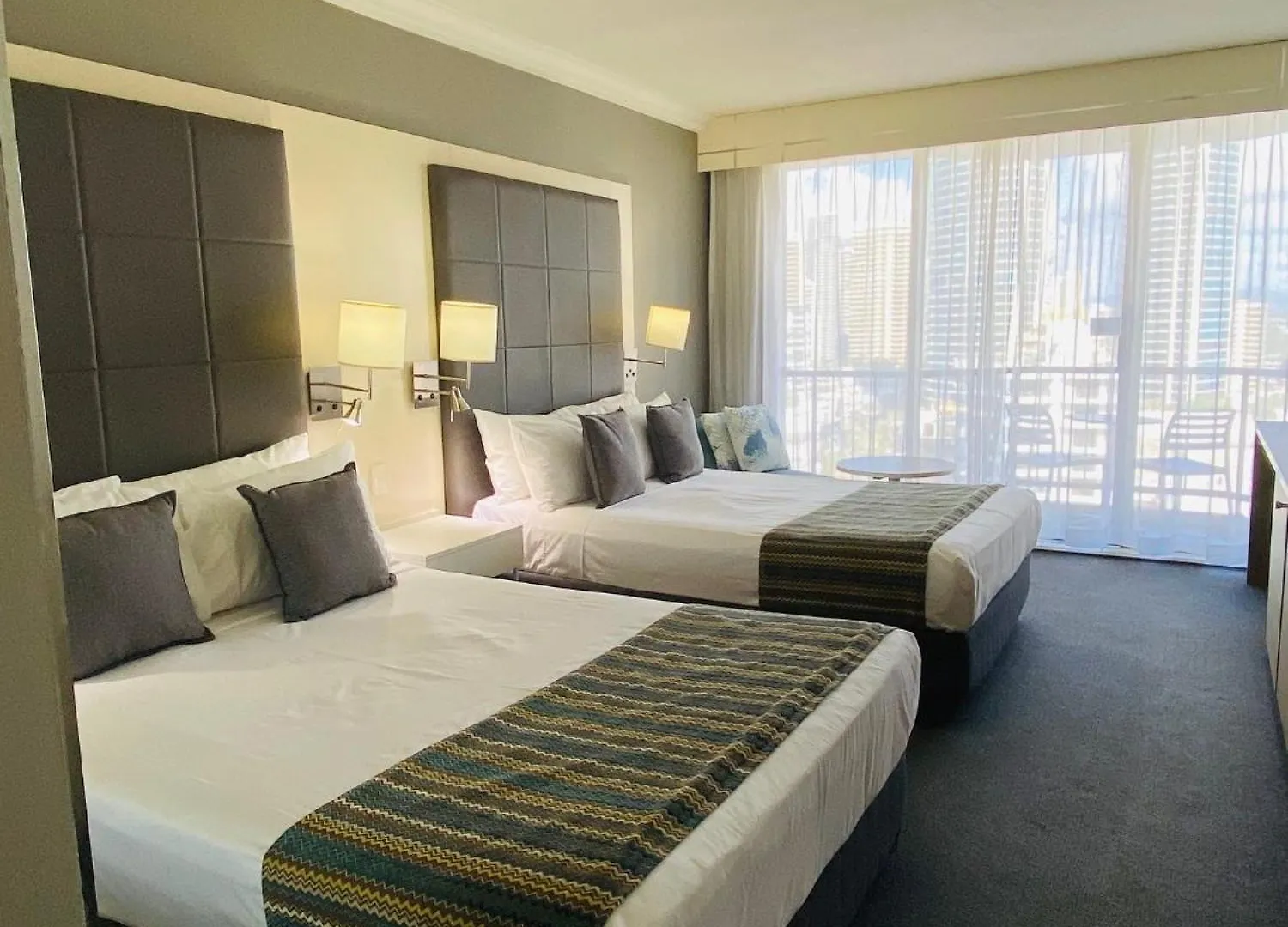 מלון Sea View Heart Of Surfers Paradise 4*