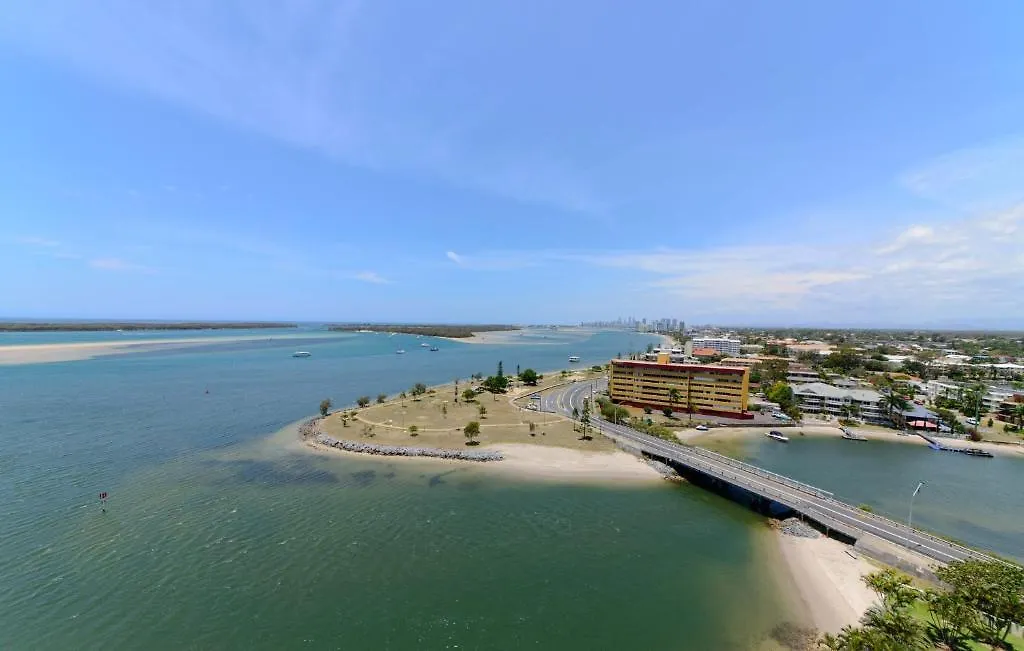 Broadwater Shores Waterfront Aparthotel 3*