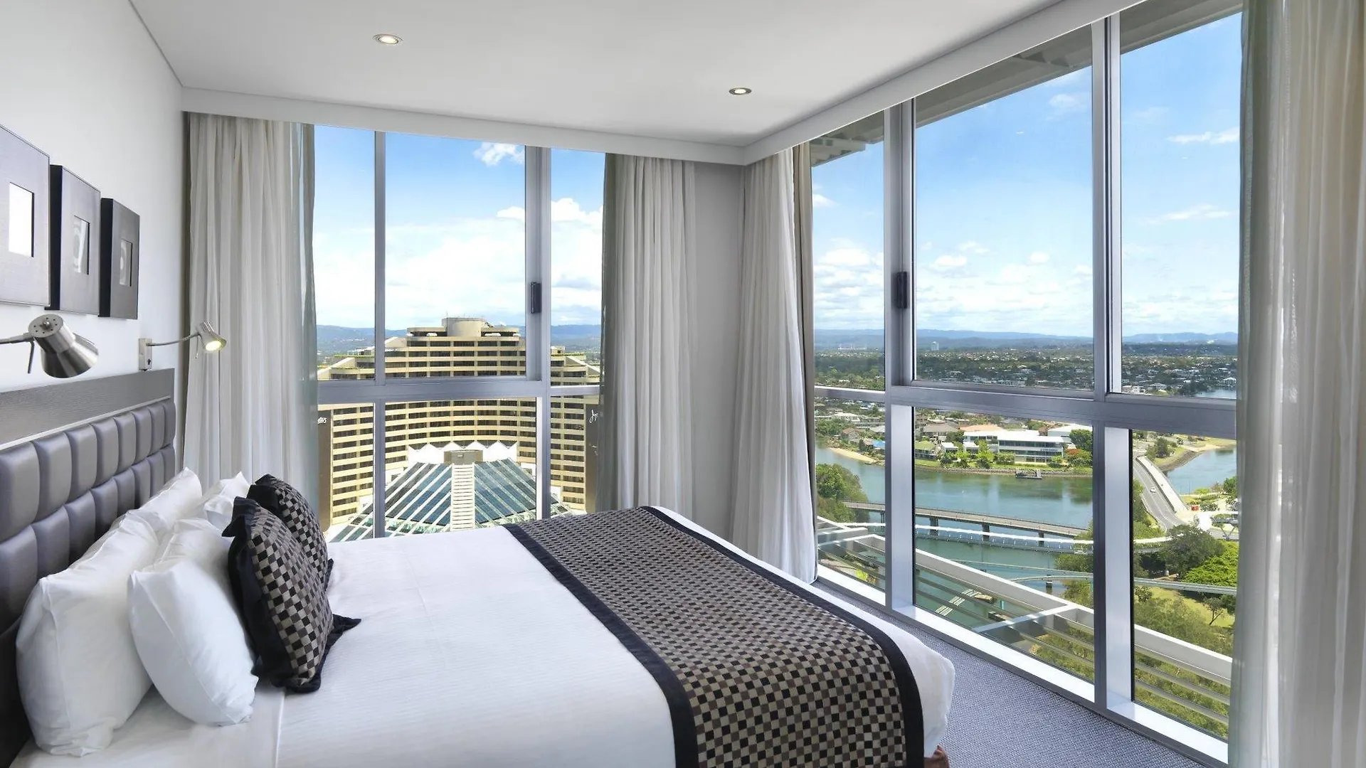 Meriton Broadbeach Szálloda